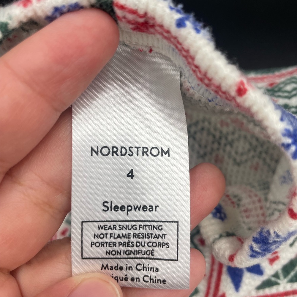 Nordstrom 4T sleepwear Christmas tree/snowflake pajama set - Picture 4 of 6